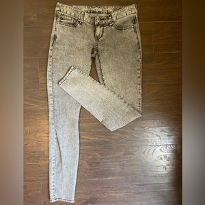 Zelda slim fit ultra low rise jean legging size 4. Worn once.